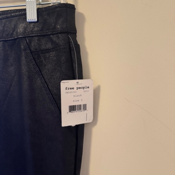 NWT Free People Women's Mid-Rise Faux Leather Pull On Pants Solid Black Size 2 - Picture 5 of 5